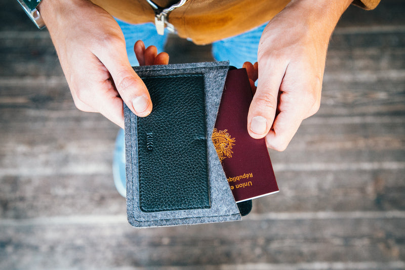 porte passeport et étiquette 
